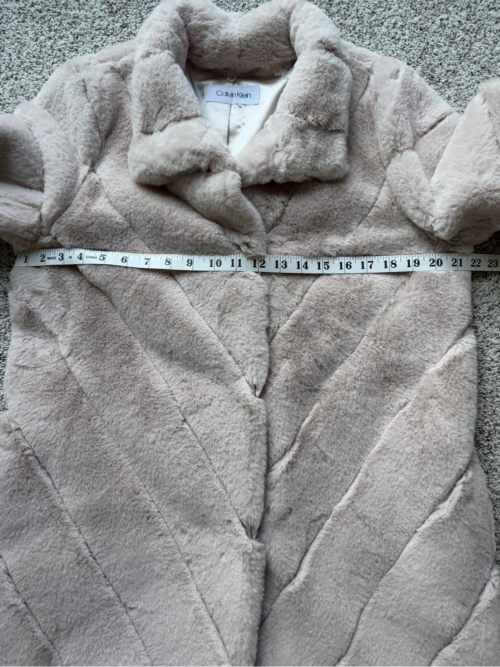 Calvin Klein Faux Fur Coat Womens Medium Beige Chevron Plush Teddy Jacket Luxury - Picture 11 of 13